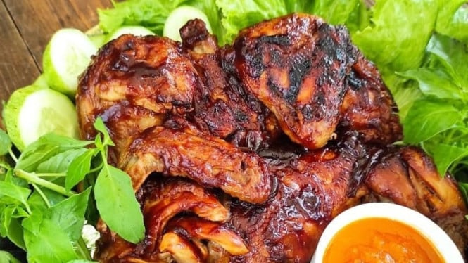 Ayam Bakar Madu Cilacap: Rasa yang Menggigit, Hati yang Menyatu